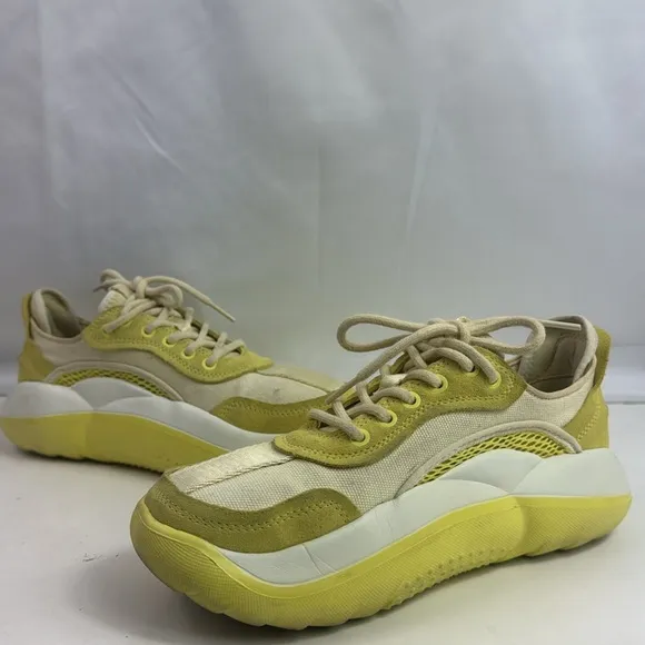 UGG Australia Yellow La Cloud Low Fashion Women's Sneakers