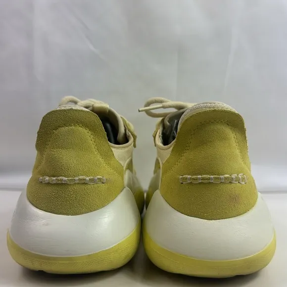 UGG Australia Yellow La Cloud Low Fashion Women's Sneakers