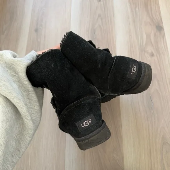 UGG Black Bailey Button II Sheepskin Boots - Cozy &amp; Classic