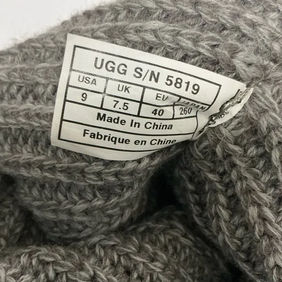 UGG CLASSIC CARDI GRAY KNIT BOOTS SIZE 9