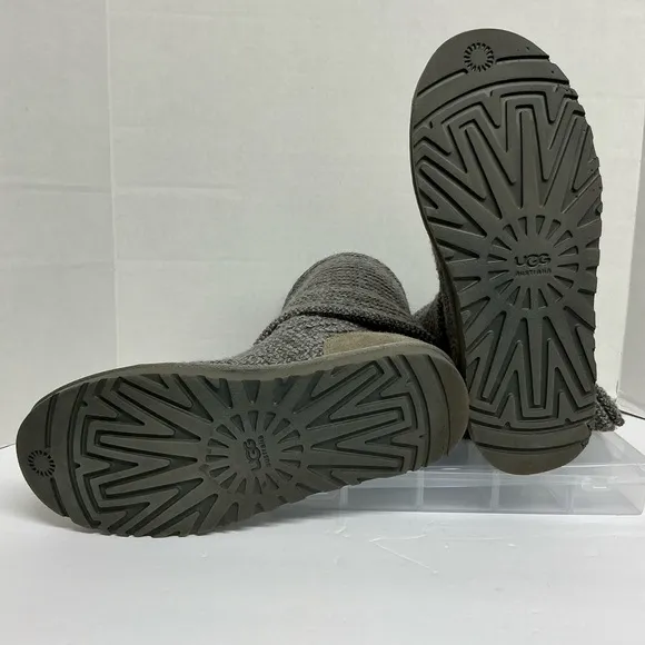 UGG CLASSIC CARDI GRAY KNIT BOOTS SIZE 9