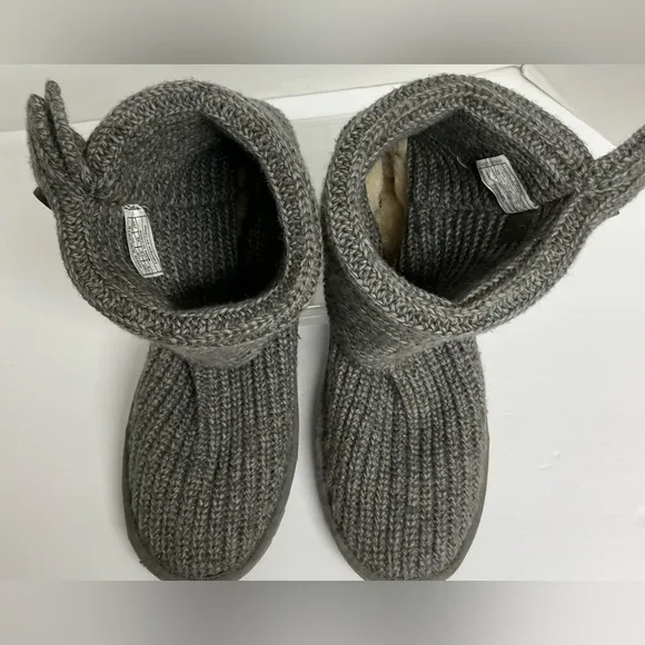 UGG CLASSIC CARDI GRAY KNIT BOOTS SIZE 9