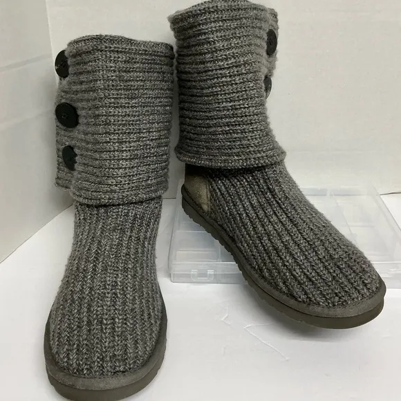 UGG CLASSIC CARDI GRAY KNIT BOOTS SIZE 9