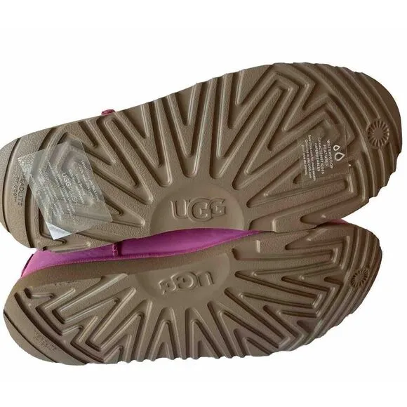 UGG  CLASSIC WEATHER SHORT WATERPROOF PINK  BOOTS 1019646K Big Kids 6 Women's 7