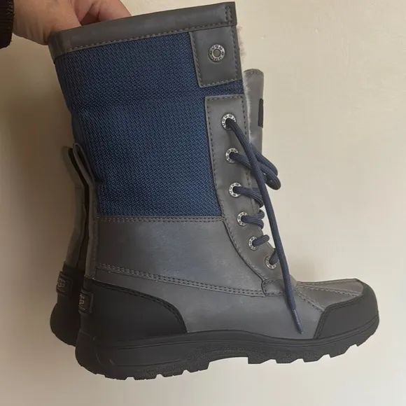 UGG Gray and Black Winter Boots Size 4