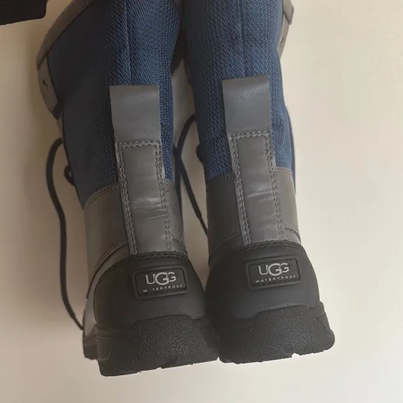 UGG Gray and Black Winter Boots Size 4