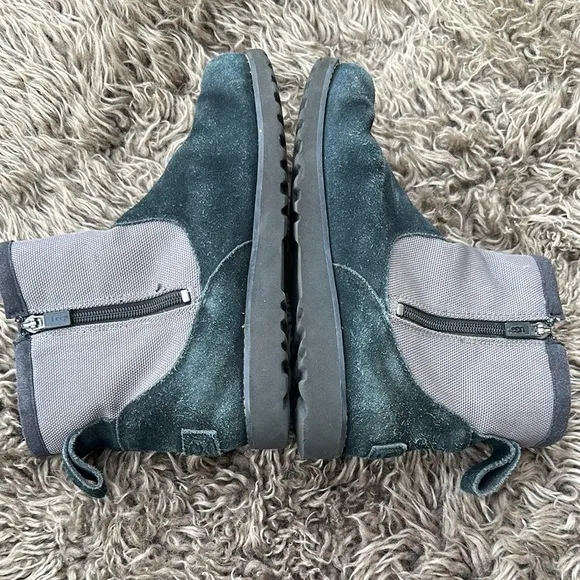 UGG Kids Bayson Boot Size 6 EUC suede winter boot 3M Thinsulate Insulation
