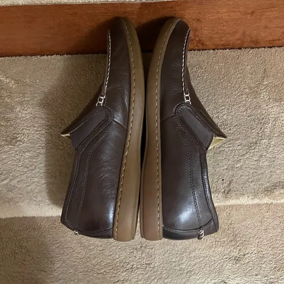 UGG Men's Brown Leather Loafers Size 11 In Excellent Condition