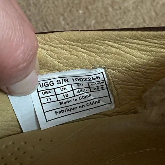UGG Men's Brown Leather Loafers Size 11 In Excellent Condition