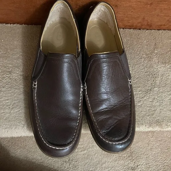 UGG Men's Brown Leather Loafers Size 11 In Excellent Condition