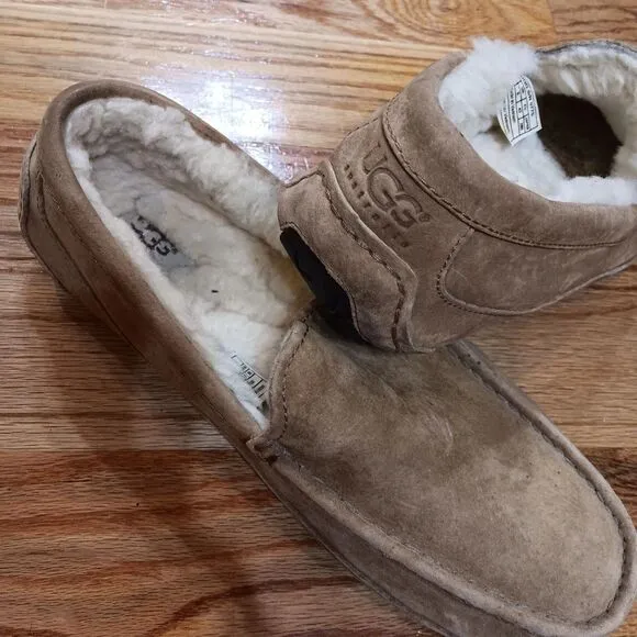 UGG Men's - US 10 - Casual Comfort Suede Slipper Loafers CHESTNUT