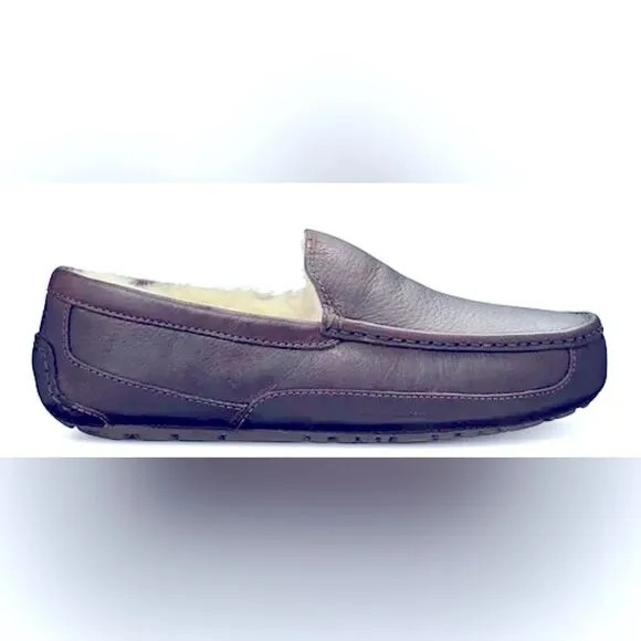 UGG Men's Ascot dark Brown Leather slippers! Pre-loved condition; Size