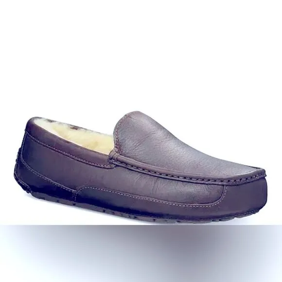 UGG Men's Ascot dark Brown Leather slippers! Pre-loved condition; Size
