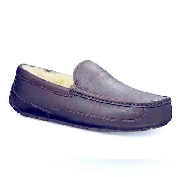 UGG Men's Ascot dark Brown Leather slippers! Pre-loved condition; Size