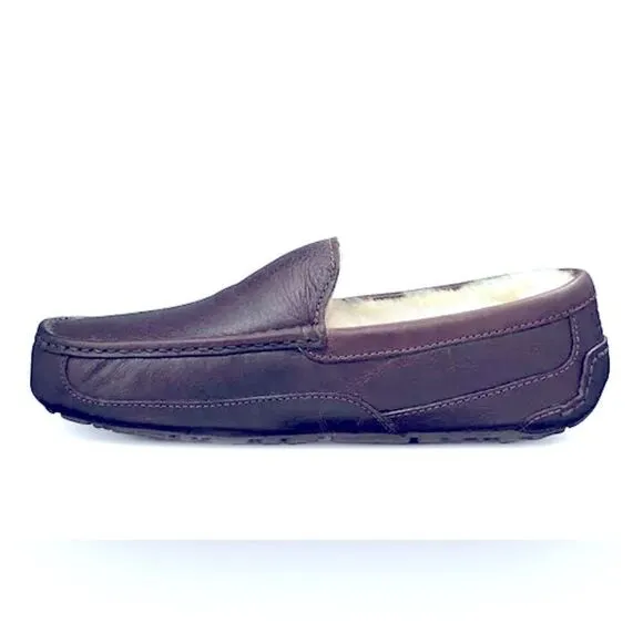 UGG Men's Ascot dark Brown Leather slippers! Pre-loved condition; Size