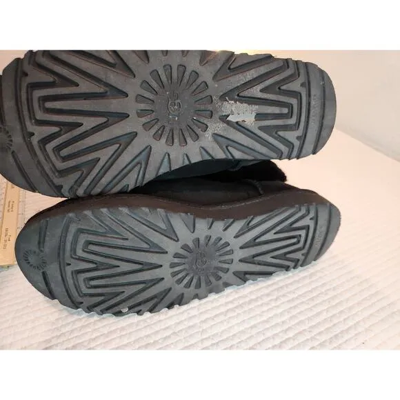 UGG Pluff Mini Quilted Logo Suede Sheepskin Boots Black Women’s Size 8 colorback