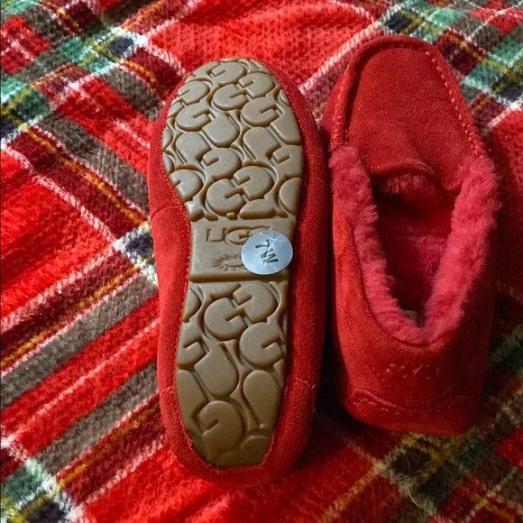 UGG Red Women's Flats &amp; Loafers