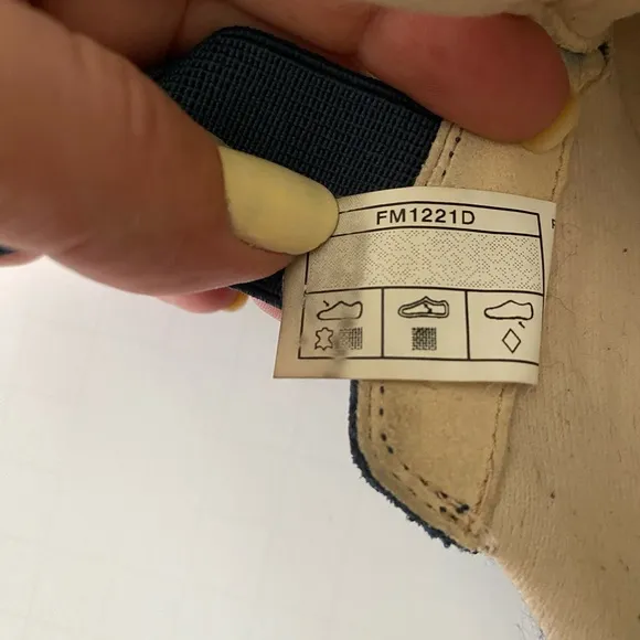 UGG Rennon Grip-Strap Low-Top Sneakers, Toddlers shoes size  7