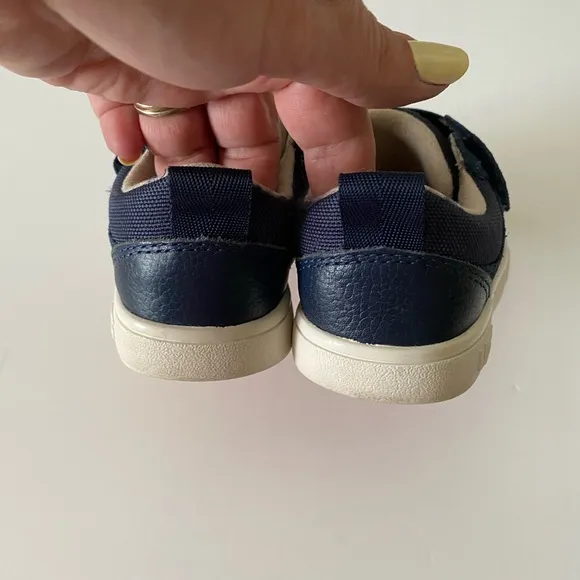 UGG Rennon Grip-Strap Low-Top Sneakers, Toddlers shoes size  7