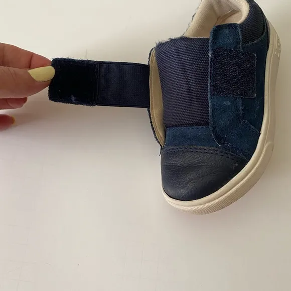UGG Rennon Grip-Strap Low-Top Sneakers, Toddlers shoes size  7