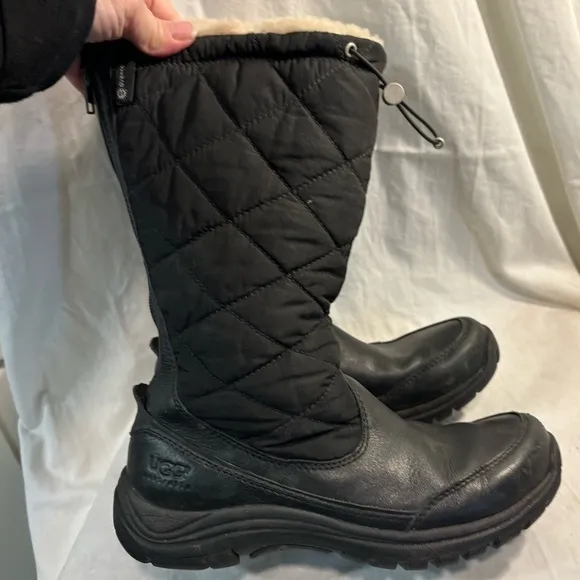 UGG SNOWPEAK Black Sheepskin-Lined Nylon Quilted Waterproof Boots Vibram Sz 7