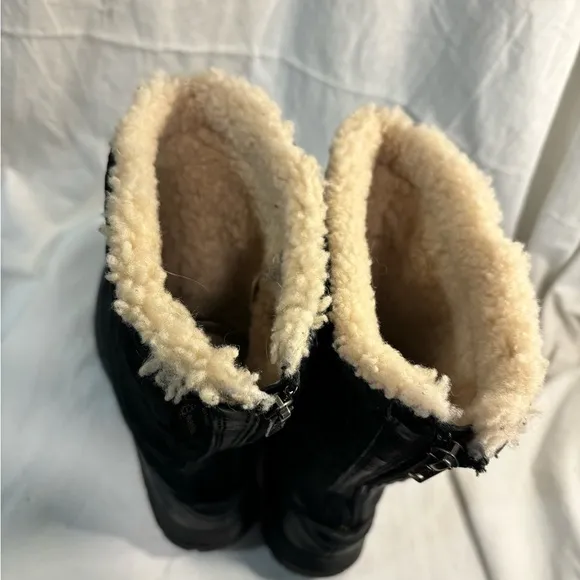 UGG SNOWPEAK Black Sheepskin-Lined Nylon Quilted Waterproof Boots Vibram Sz 7
