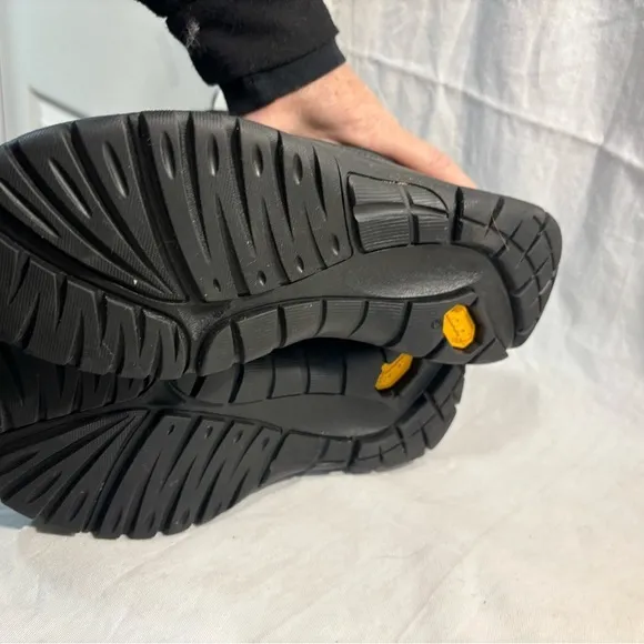 UGG SNOWPEAK Black Sheepskin-Lined Nylon Quilted Waterproof Boots Vibram Sz 7
