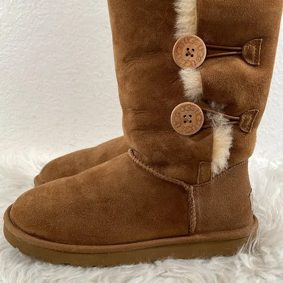 UGG Australia F27015G Bailey Button Triplet Fold Over Chestnut Boots Size 7
