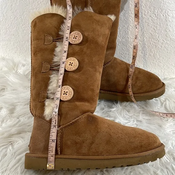 UGG Australia F27015G Bailey Button Triplet Fold Over Chestnut Boots Size 7