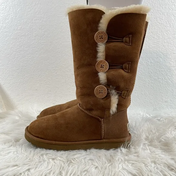 UGG Australia F27015G Bailey Button Triplet Fold Over Chestnut Boots Size 7