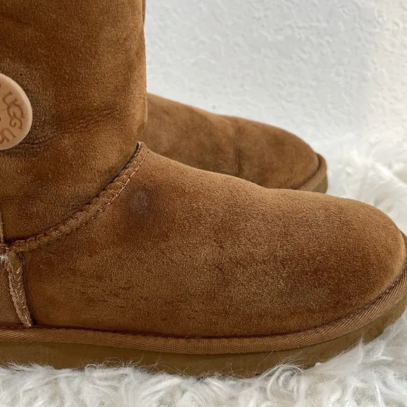 UGG Australia F27015G Bailey Button Triplet Fold Over Chestnut Boots Size 7
