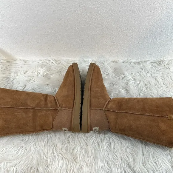 UGG Australia F27015G Bailey Button Triplet Fold Over Chestnut Boots Size 7