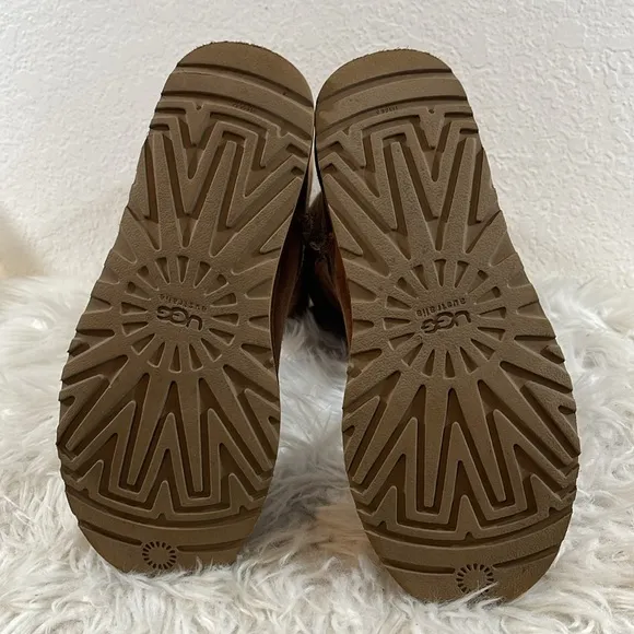 UGG Australia F27015G Bailey Button Triplet Fold Over Chestnut Boots Size 7