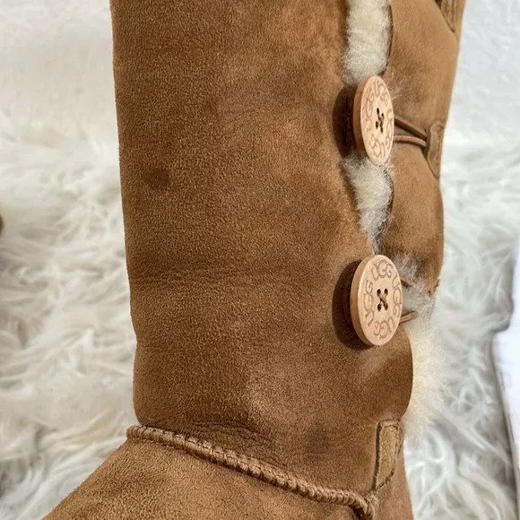 UGG Australia F27015G Bailey Button Triplet Fold Over Chestnut Boots Size 7