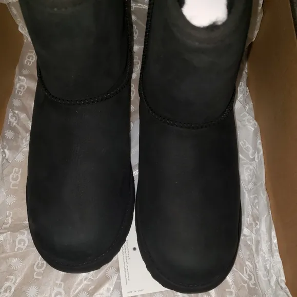 Uggs BIG KIDS Classic Weather Short Boots