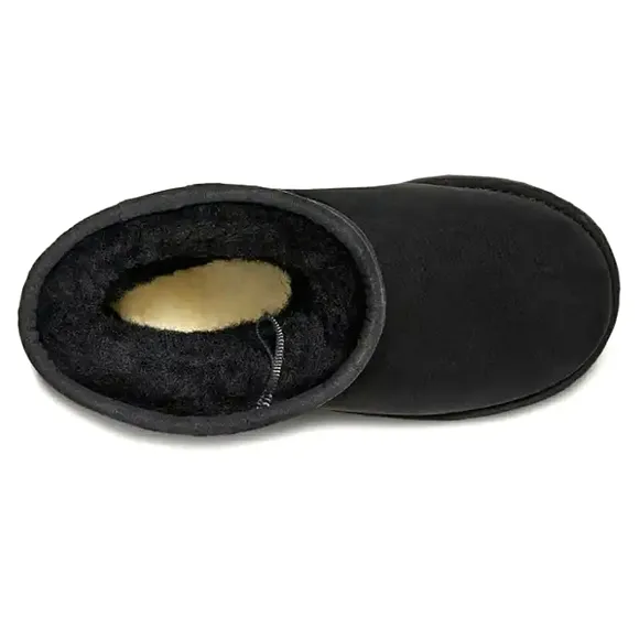 Uggs BIG KIDS Classic Weather Short Boots