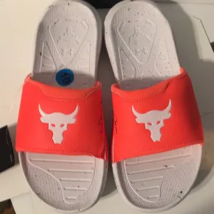 Under Armour Project Rock 3 After Burn/White Unisex Slides M 10 W 11.5