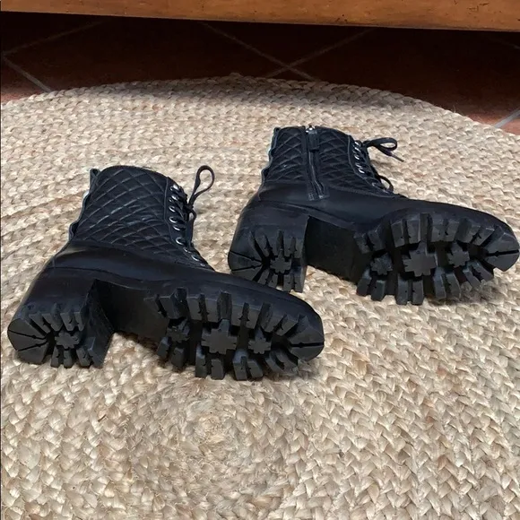 UTERQUE’ DIAMOND QUILTED LUG SOLE BOOTS
