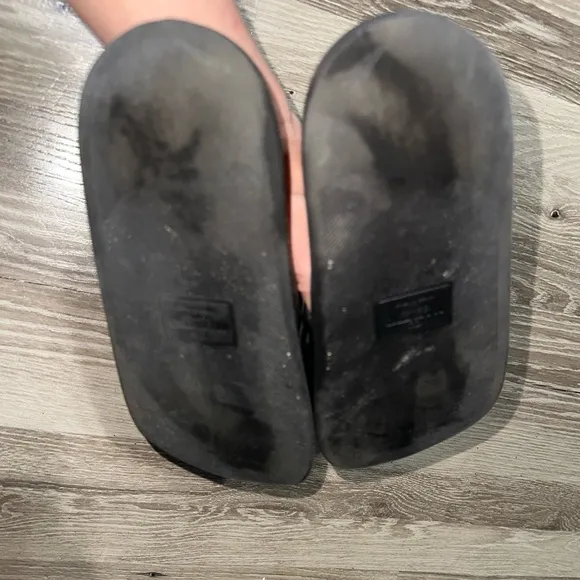 Valentino Garavani VLTN logo‎ slides