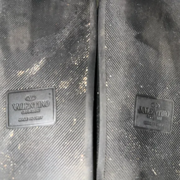 Valentino Garavani VLTN logo‎ slides