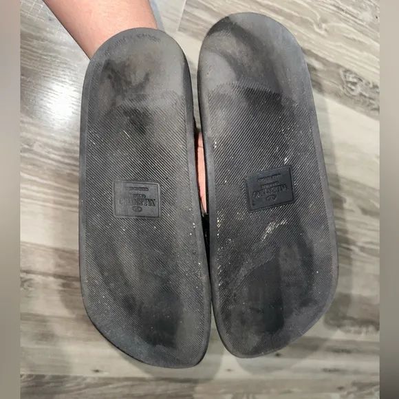 Valentino Garavani VLTN logo‎ slides
