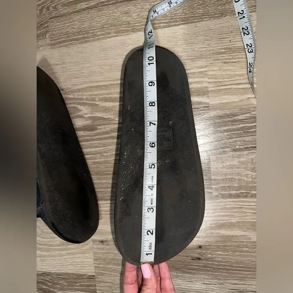 Valentino Garavani VLTN logo‎ slides