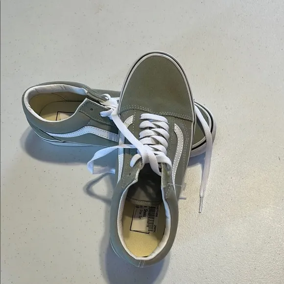 Vans Unisex Men's or Women’s Green Sneakers (NEW WITH OUT BOX no worn