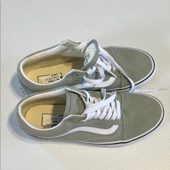 Vans Unisex Men's or Women’s Green Sneakers (NEW WITH OUT BOX no worn