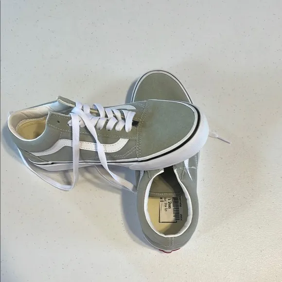 Vans Unisex Men's or Women’s Green Sneakers (NEW WITH OUT BOX no worn
