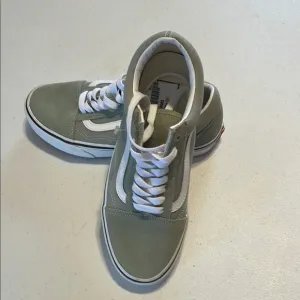 Vans Unisex Men's or Women’s Green Sneakers (NEW WITH OUT BOX no worn