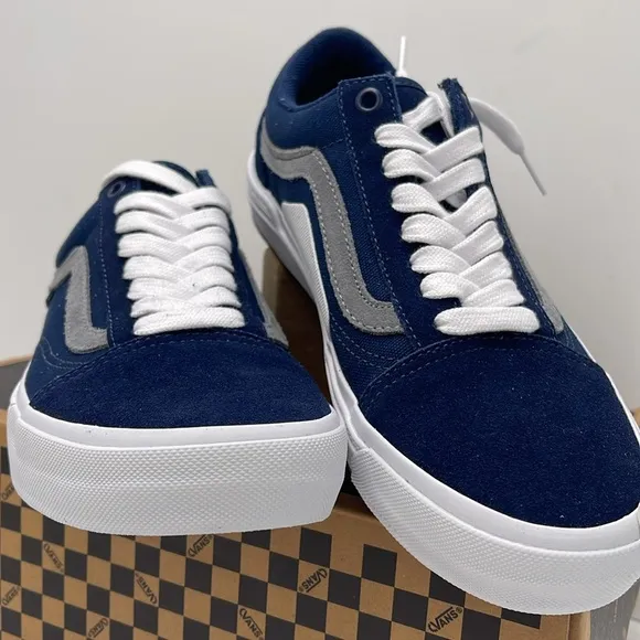 Vans WMNS Blue and White Sneakers Bmx Old SkoolNavy/WhiteVN0005UZNAV