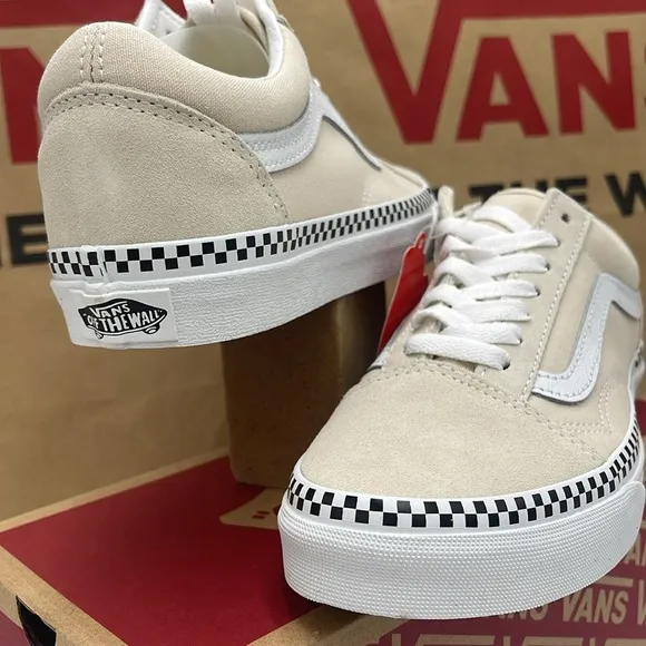 Vans WMNS Tan and White Sneakers Old SkoolCheckerboard Foxing TurtlVN0A7Q2JDJR