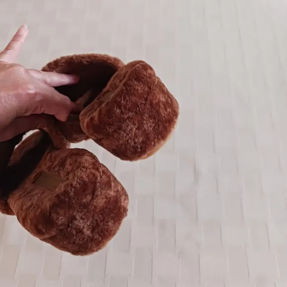 Veronica  Beard Desiree Genuine Shearling Slides Sandals