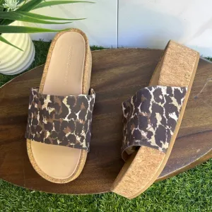 Veronica Beard Dresdyn Leopard sandals size 8